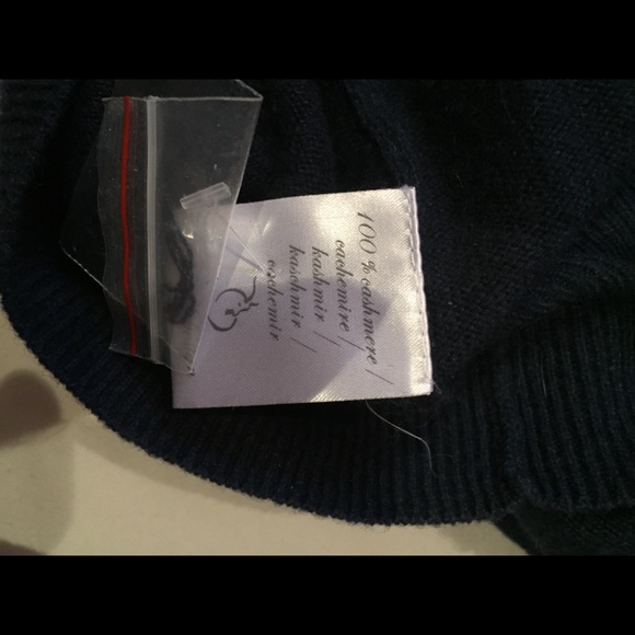 FTC 100% Cashmere V-neck Pullover - Picture 4 of 5